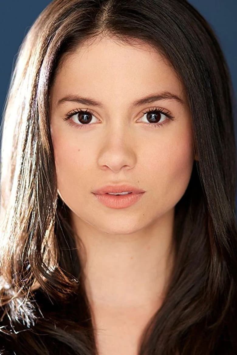 Portrait de Camila Perez, annoncée dans le rôle de la jeune Angie Valdes